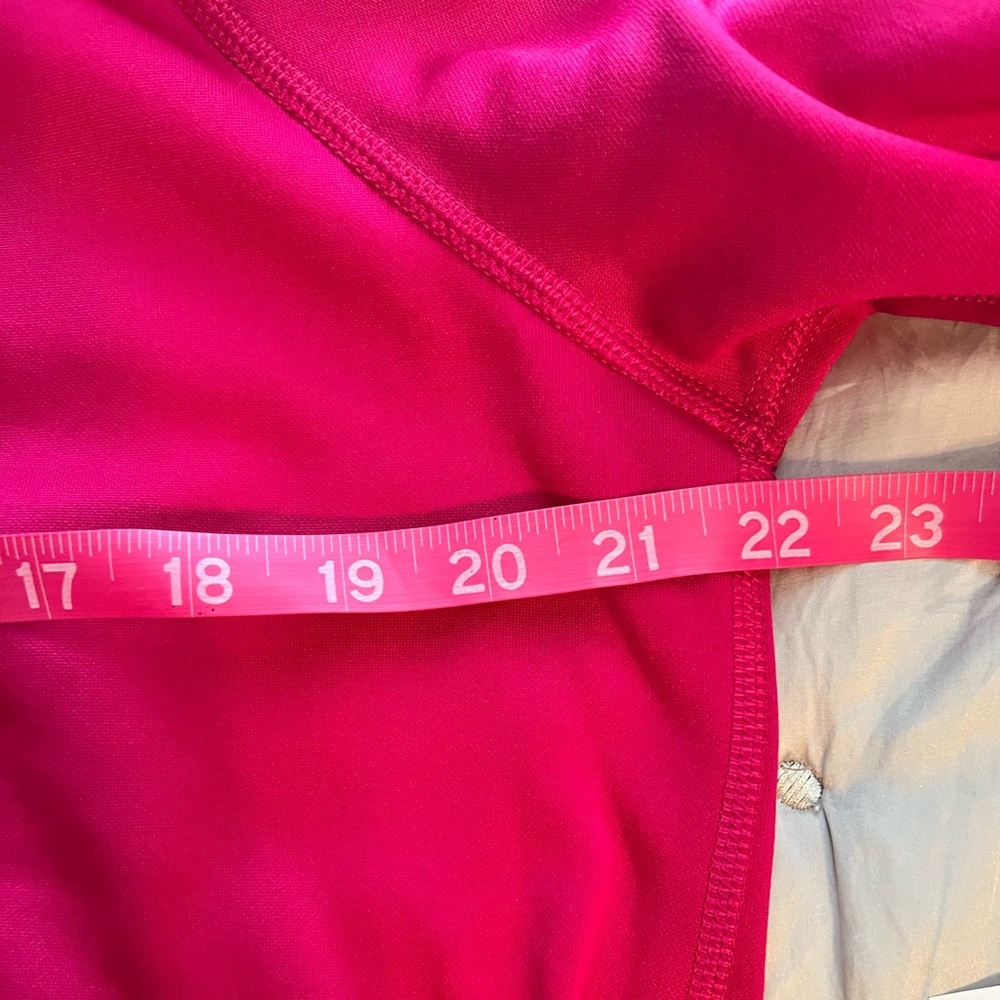 Nike’s Women's Pink Thermafit Hoodie
Sweatshirt, size Large EUC - Picture 6 of 6